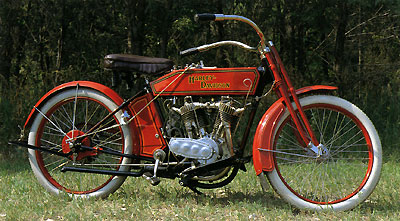 Harley Davidson. Сто лет вместе на дороге жизни. Издательства: АСТ, Астрель, 2003 г. Суперобложка, 328 стр. ISBN 5-17-017934-0, 5-271-05785-2, 88-8095-938-0